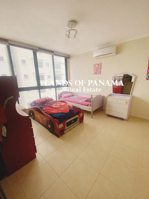 Kids room with bright window, car bed and pink bed in PH Parque del Mar Costa del Este Panama