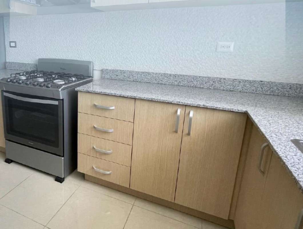 Spacious master bedroom with closet PH Rokas apartment rental Panama