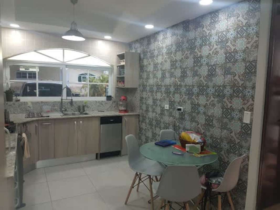 Contemporary kitchen with large arched window and granite countertops in Clayton Panama