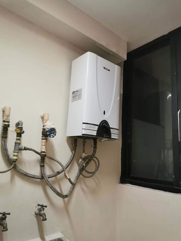 Laundry area with water heater, washer dryer hookups PH Terrazas del Rey Condado del Rey Panama