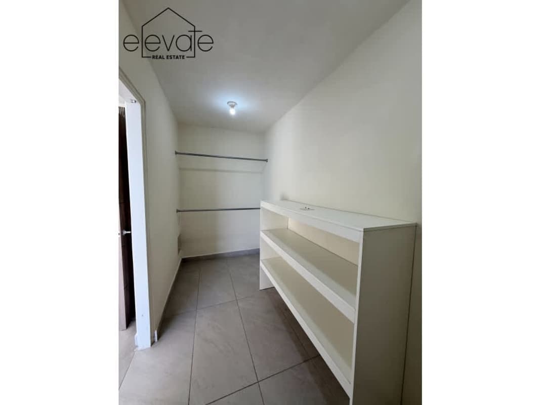 Bedroom featuring large windows with ocean view and built-in closet in PH Winston Churchill Punta Paitilla Panama