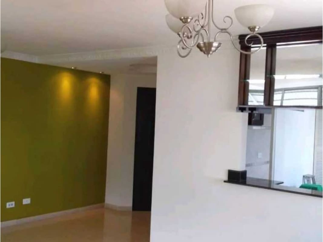 Bedroom light walls tile floor window AC PH Hato Pintado Panama