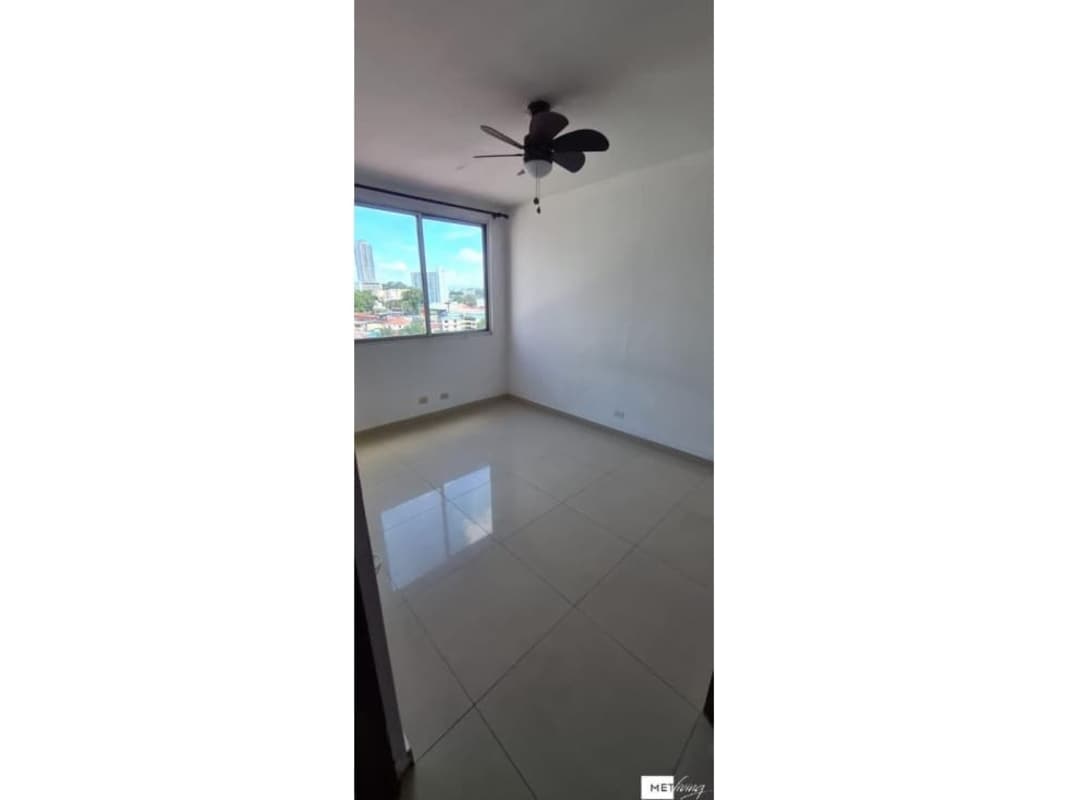 Modern bathroom with ceramic tile and walk-in shower in Jardines del Golf San Francisco Panama