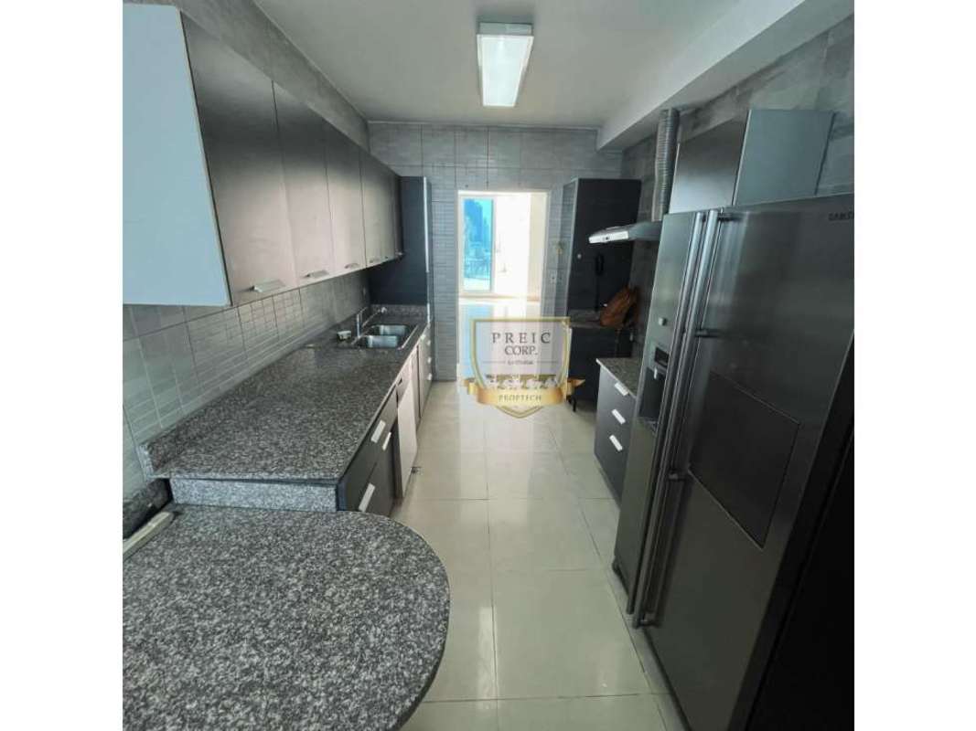 Lobby reception area with modern design at PH Kolosal San Francisco Panama