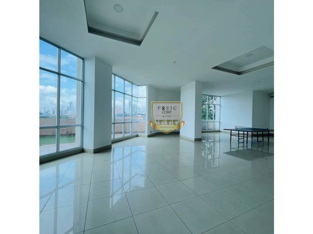 Panama skyline view from PH Kolosal apartment balcony rental