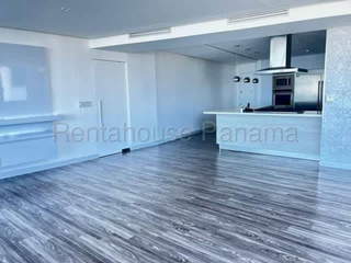 Apartment for Sale in San Francisco - 3 bedrooms