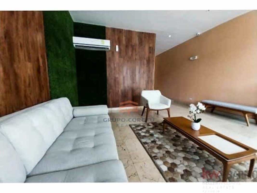 Rooftop infinity pool with panoramic skyline views in PH 73 Park San Francisco Panama City