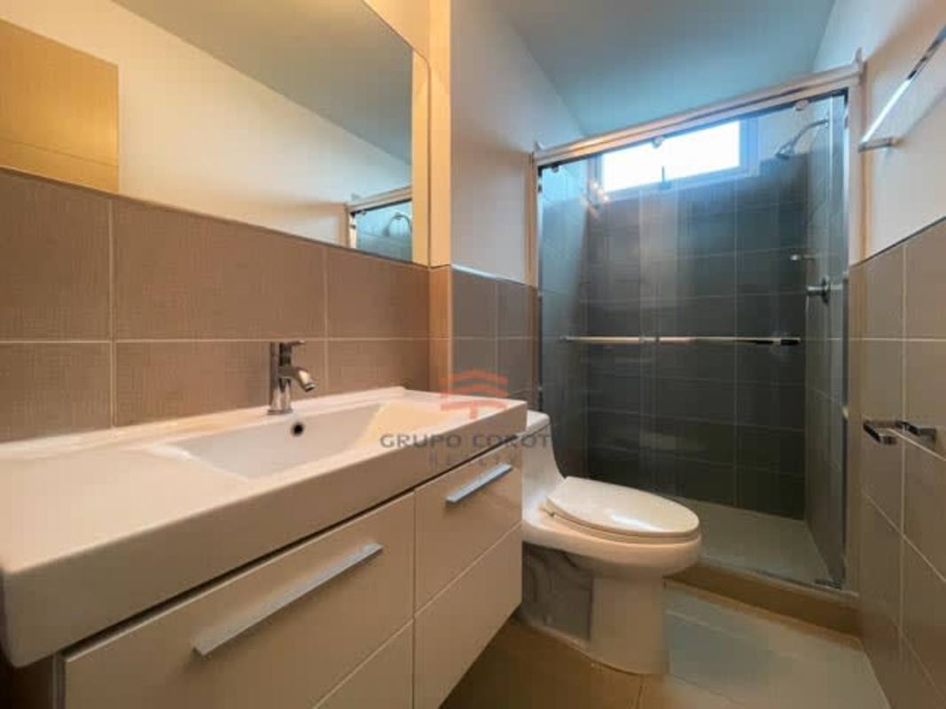 Modern bathroom with porcelain tiles and glass-enclosed shower at PH 73 Park in San Francisco Panama