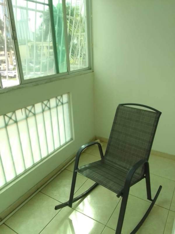 Contemporary bathroom with pedestal sink and mirror cabinet at PH Marina Plaza Panama