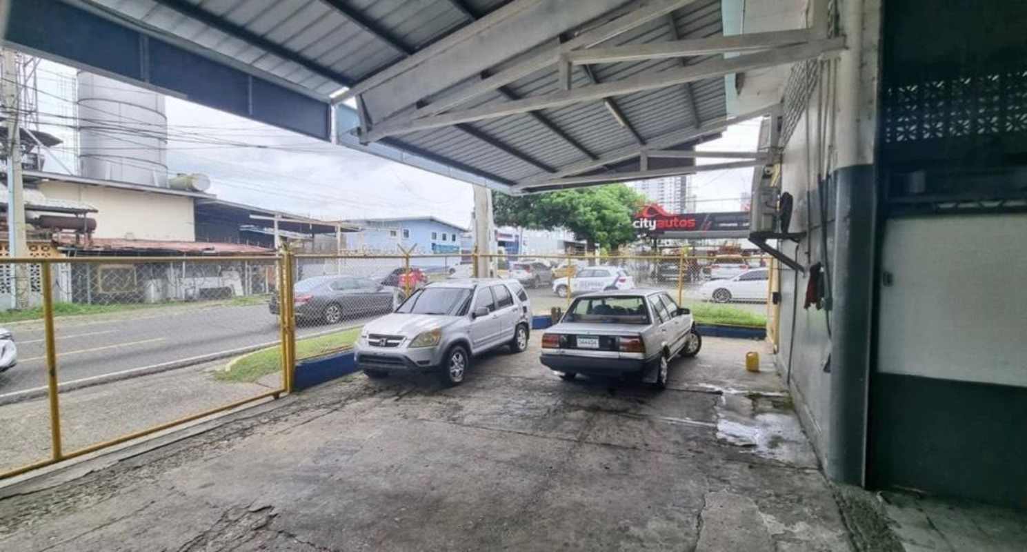 Interior workshop with multiple cars serviced, equipment, vehicle lifts warehouse in Panama City