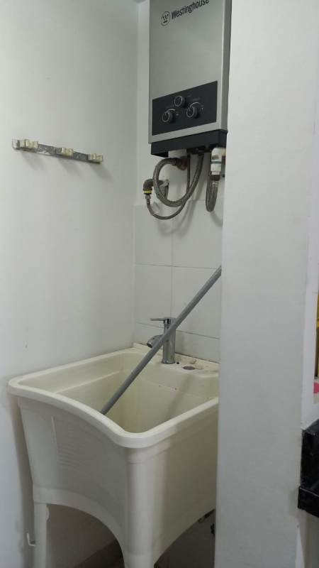 Infinity pool rooftop terrace skyline view PH San Francisco Bay Panama City