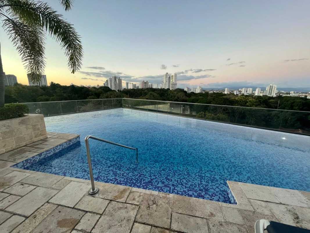 2BR Apartment for Rent with Pool, Balcony, Gym in San Francisco