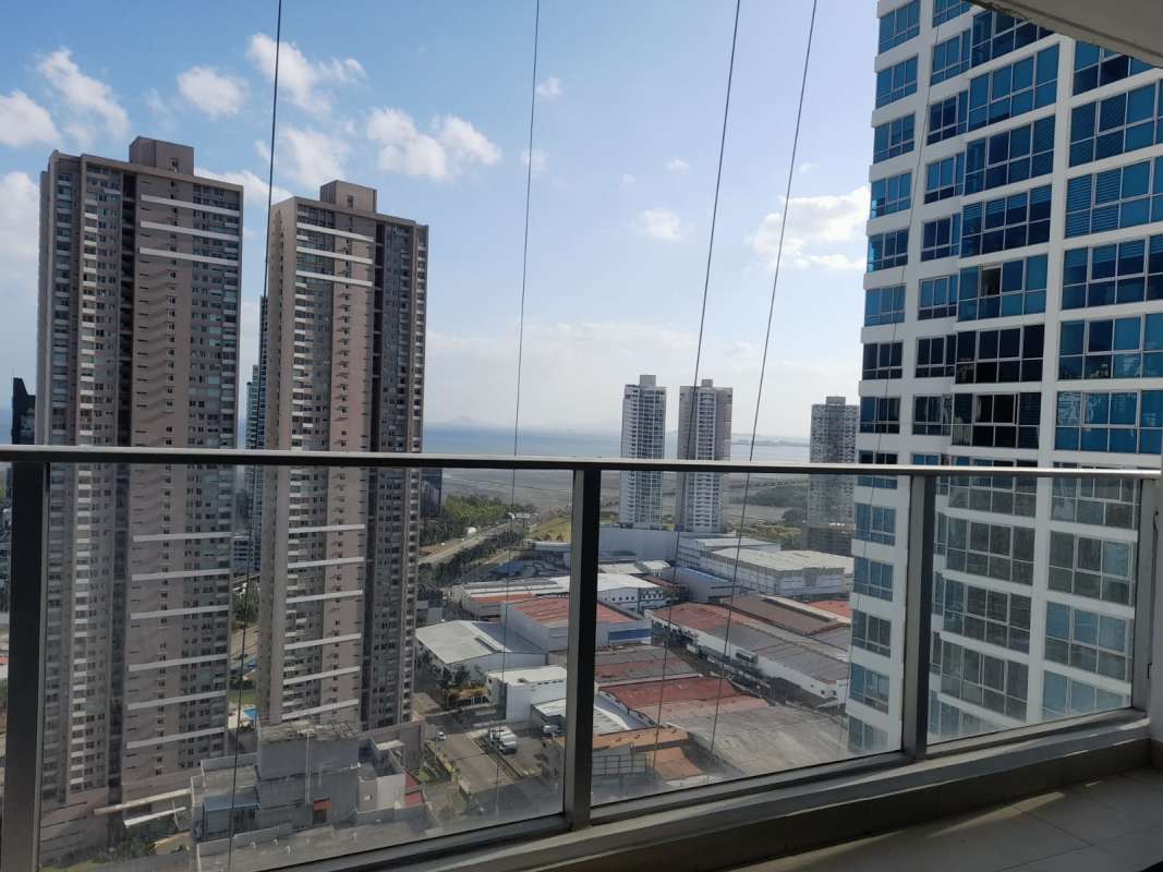 Contemporary kitchen with granite countertops and breakfast bar PH Top Tower Panama