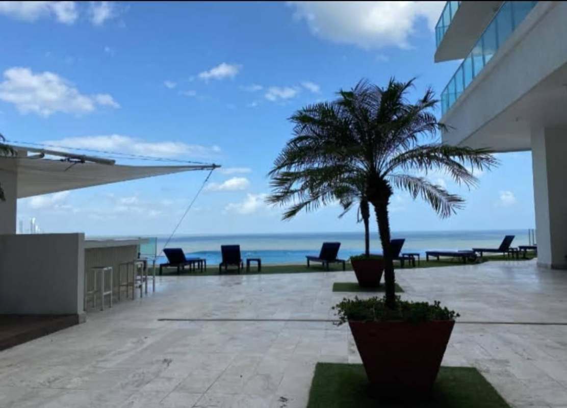 Spectacular infinity swimming pool facing the ocean at Oasis on the Bay Punta Pacifica Panama