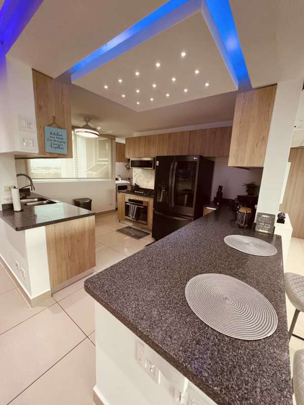 Large master suite with walk-in closet and ensuite bath in PH Albrook Gardens Albrook Panama