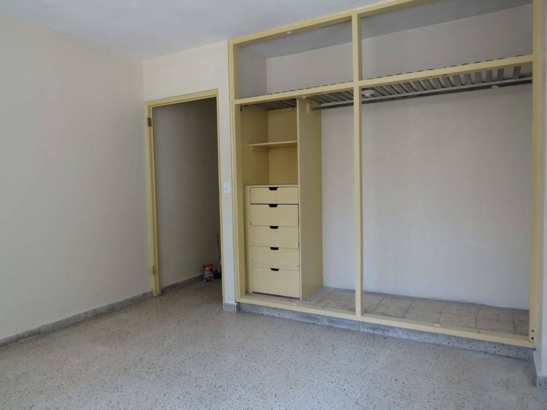 Bedroom empty with open built-in closet and drawers in PH Comercial El Carmen Panama City