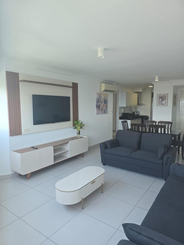 Furnished master bedroom with AC, built-in closet, tiled floors in PH Alcázar San Francisco Panama City