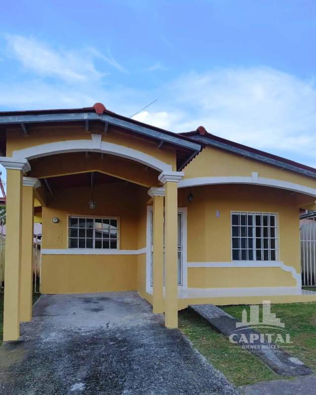 Kitchen and dining with breakfast bar Altos de la Castellana El Crisol