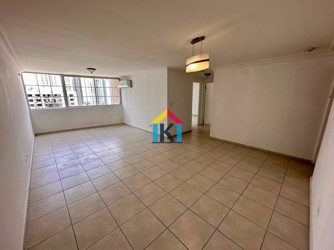 Bright living-dining area with tile floor, large windows, AC PH Torres Mar del Sur