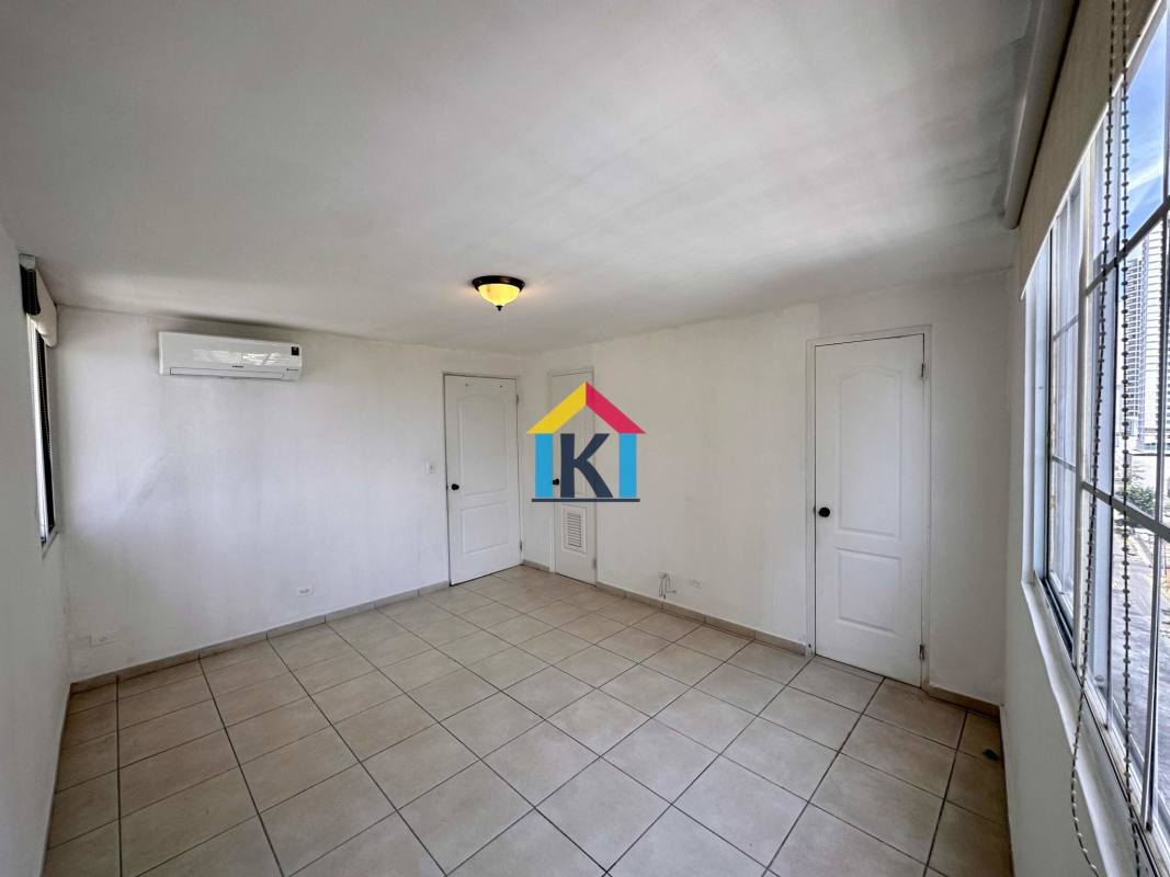 Minimalist bathroom with walk-in shower and modern fixtures PH Torres Mar del Sur Panama