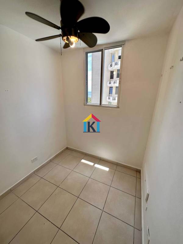 Compact bedroom/office with tiled floor ceiling fan PH Torres Mar del Sur Panama
