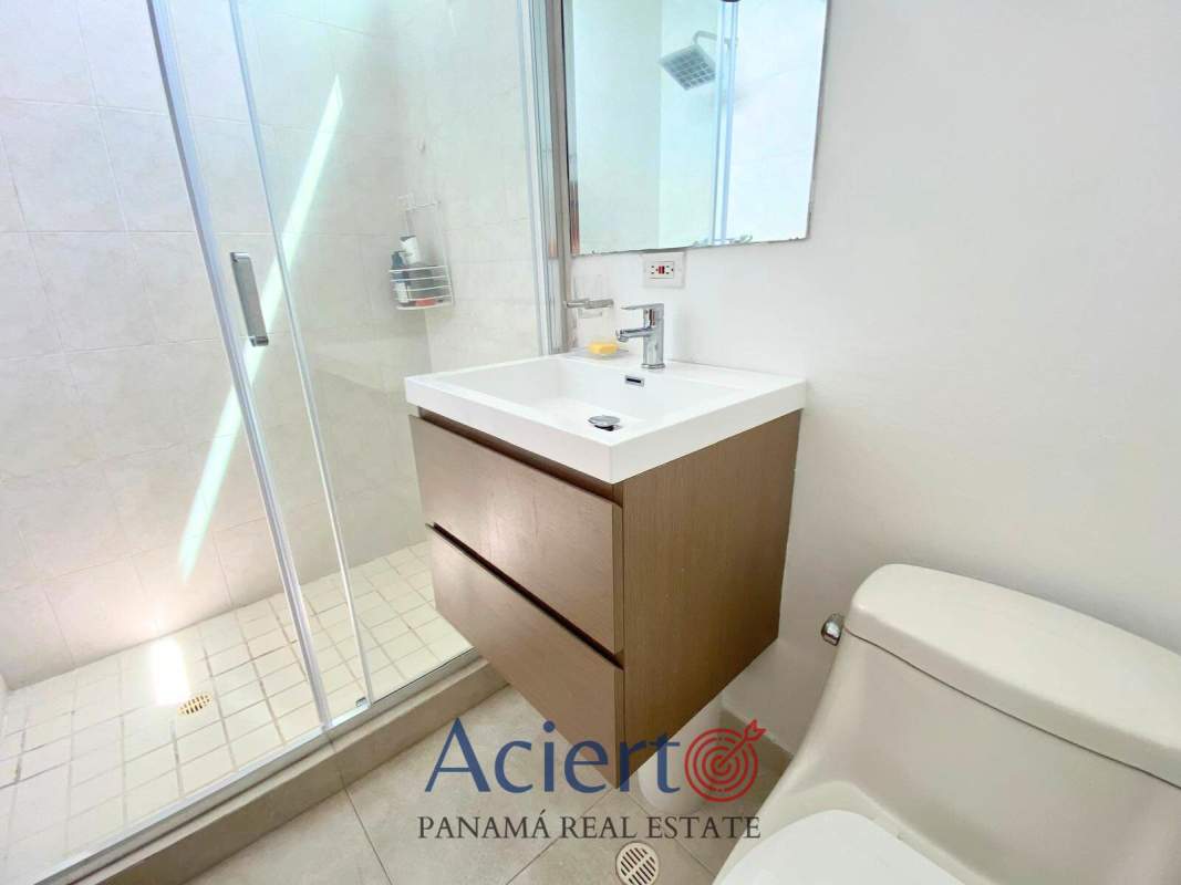 Modern gym overlooking Panama City skyline PH San Francisco Bay