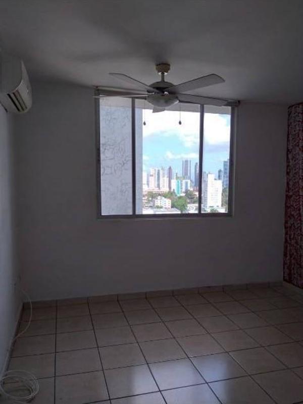 Outdoor community terrace with pool and greenery at PH Plaza Valencia Panama