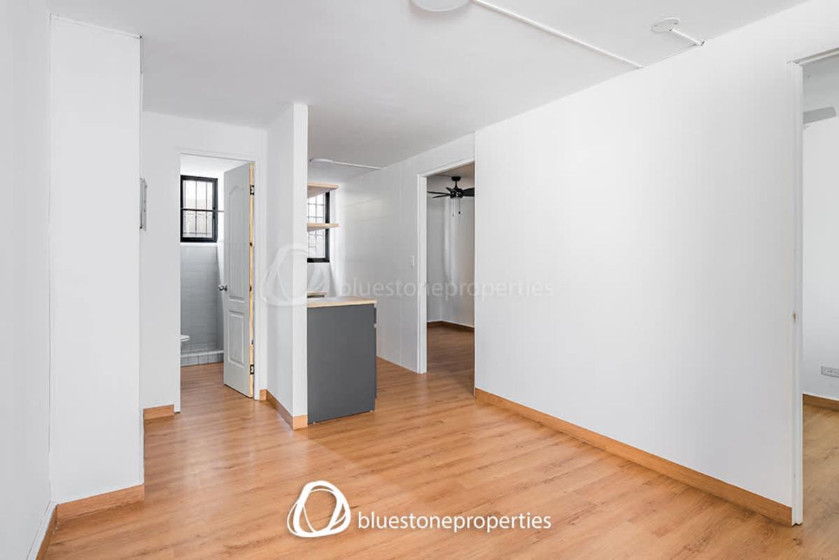 Entry hallway with laminate floors leading to rooms in PH La Exposición Ave Cuba Panama