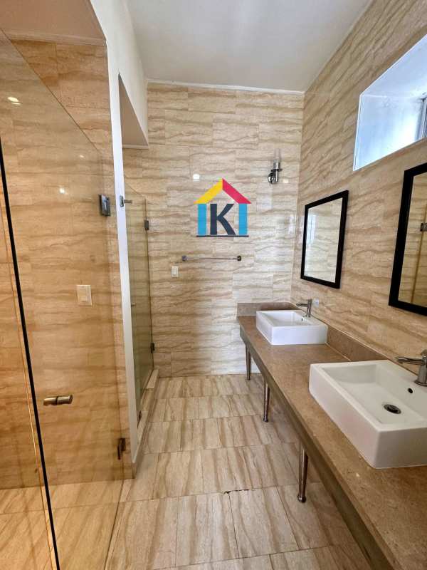 Modern apartment balcony with glass railing offering panoramic skyline view from PH Denovo Obarrio Panama