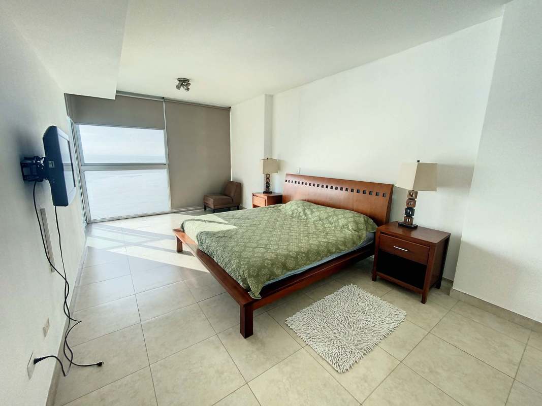 Bathroom with glass shower, vanity and modern fixtures PH H2O Avenida Balboa Panama