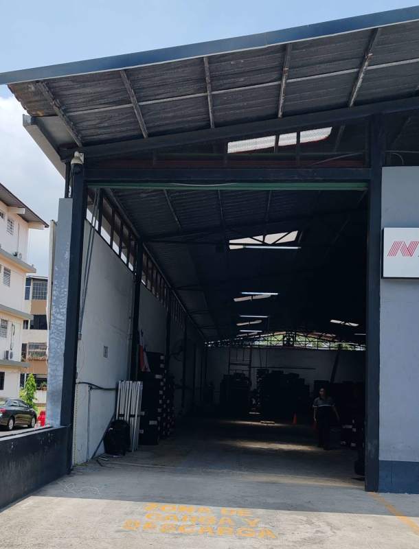 Warehouse with Mezzanine and Offices for Rent Parque Lefevre