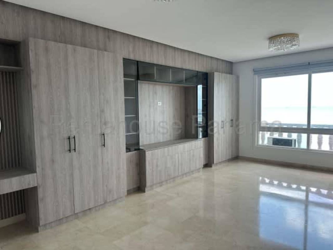 Large master bedroom ocean view built-in closets marble floor PH BICSA Avenue Balboa Panama City