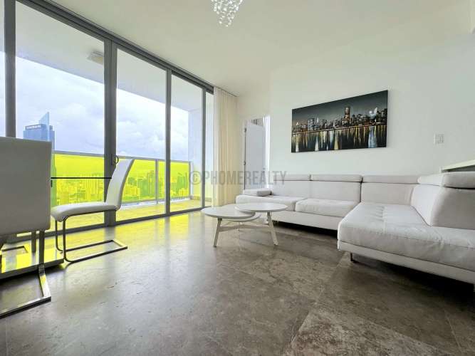 Rooftop infinity pool overlooking Panama skyline at PH Vista del Este