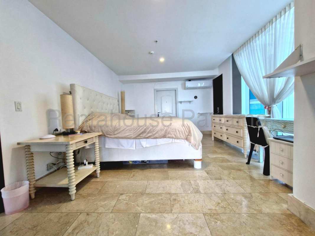 Large bedroom with marble floors, windows with ocean view at PH Pacific Point Punta Pacifica
