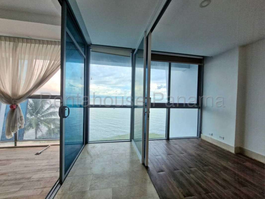 Infinity pool with panoramic views over the Pacific Ocean at PH Pacific Point Punta Pacifica Panama