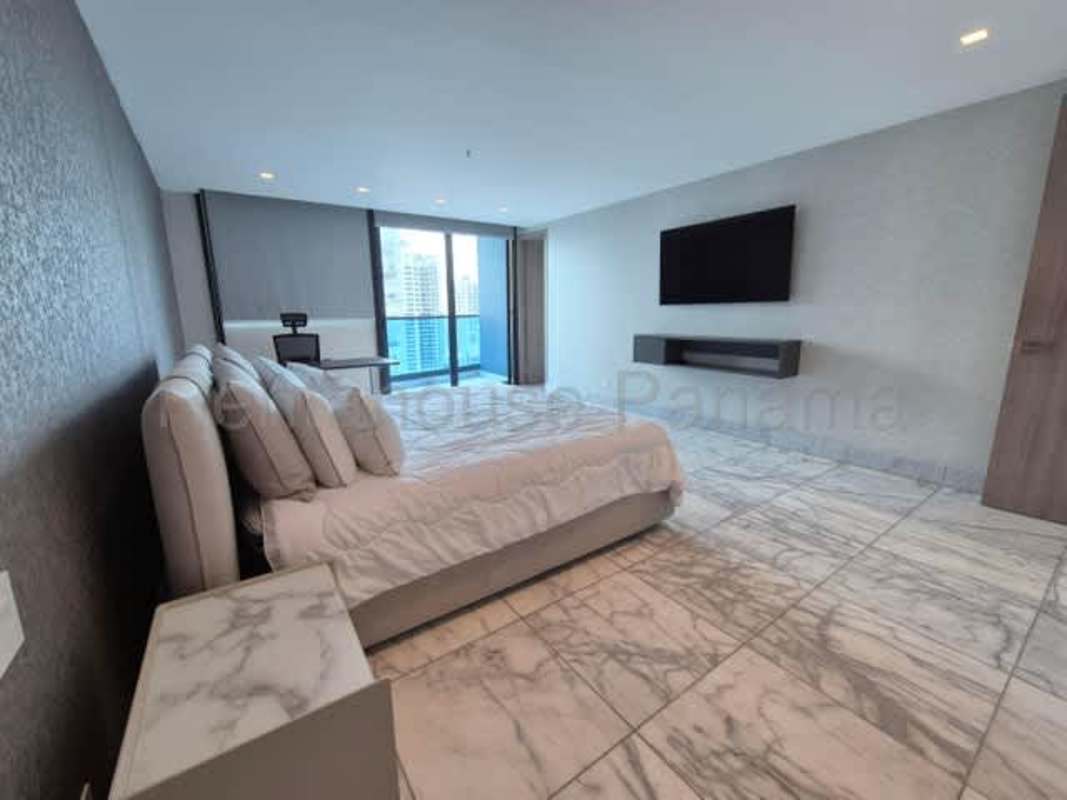 Spacious master suite with marble floors city and ocean view PH Marina Bay Tower Punta Paitilla Panama