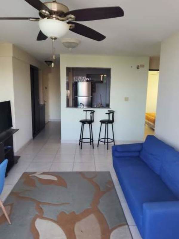 Contemporary open kitchen with granite countertop at Edison Park Panama