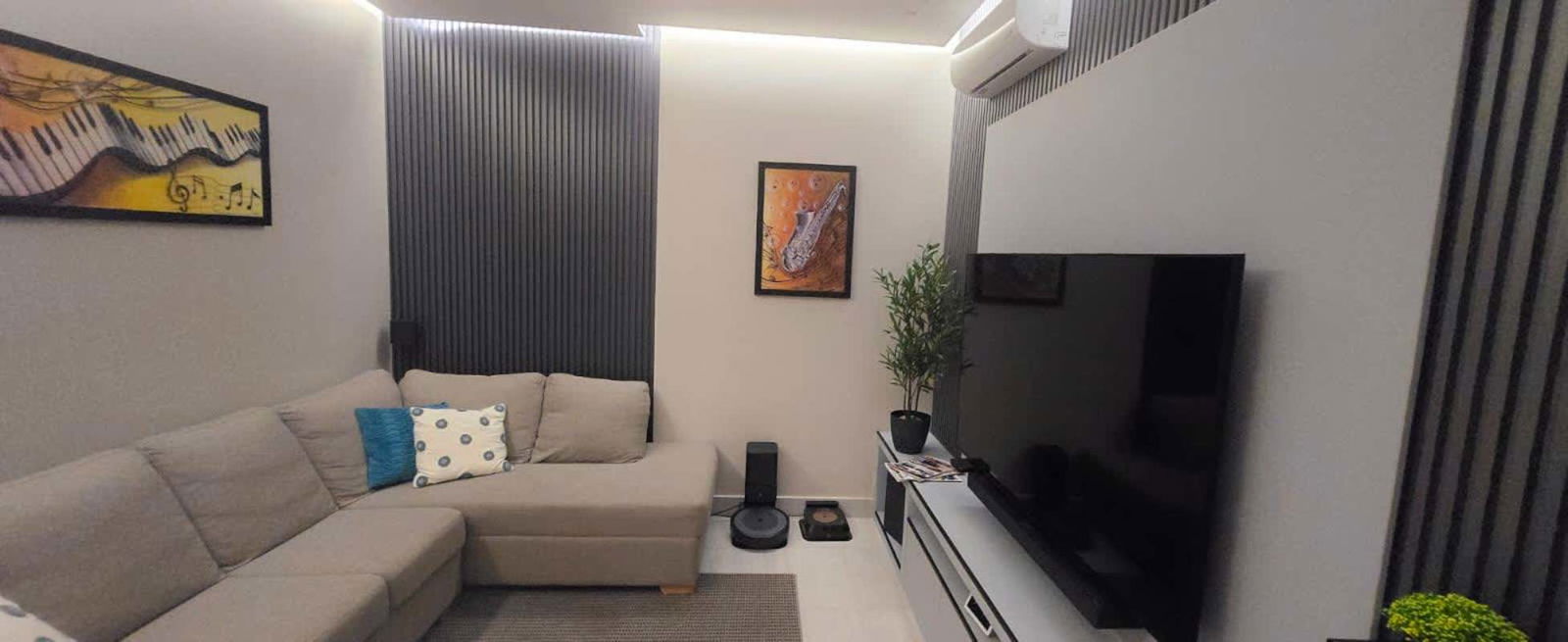 Secondary bedroom with built-in closet and AC PH Costa View Costa del Este Panama