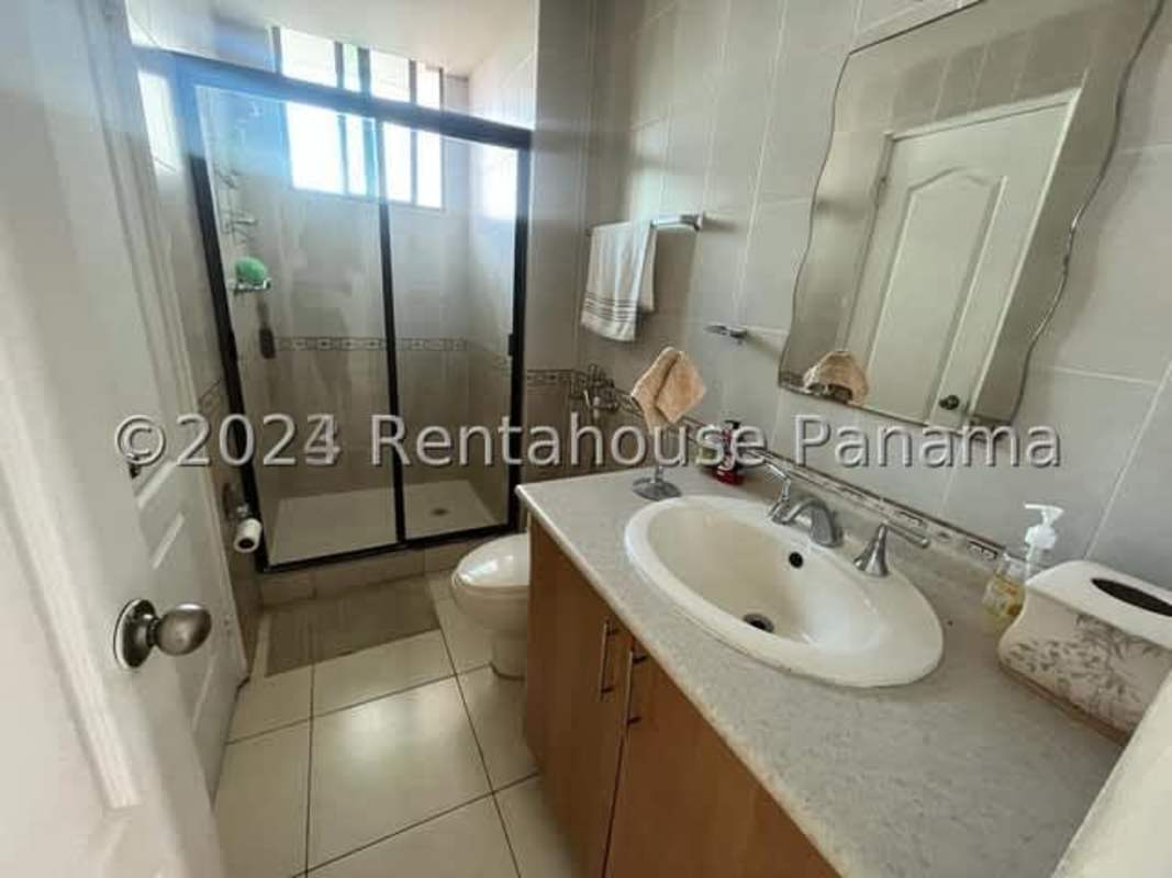 Master bedroom with ocean view windows PH Baleares Panama City