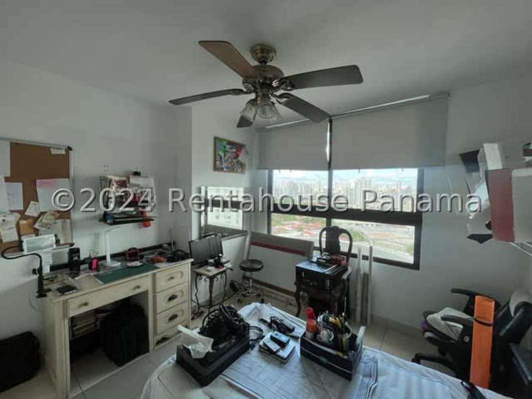 Kitchen with window and appliances PH Baleares San Francisco Panama