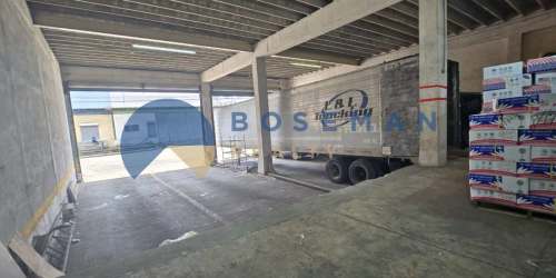 Warehouse with truck loading dock in Zona Libre Colón