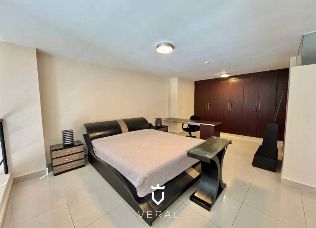 Loft bedroom on mezzanine with ensuite bath, city views in PH Vitro Loft El Cangrejo Panama