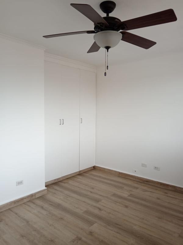 Empty bedroom with laminate flooring, white closet, ceiling fan La Loma Park Panama