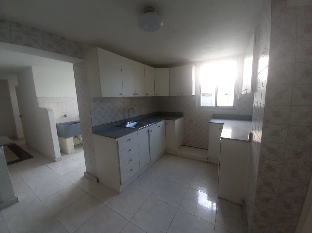 Bedroom with built-in closets, AC unit, large windows PH El Cangrejo Panama