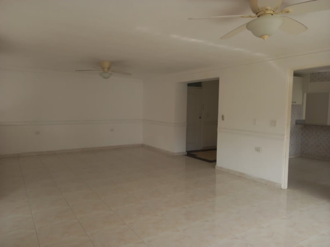 Traditional kitchen with granite countertops, white cabinets, ceramic tiles PH El Cangrejo Suites Panama