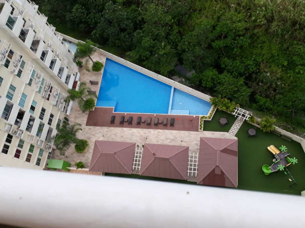 Secondary bedroom with window, closet PH Green Park Condado del Rey Panama apartment