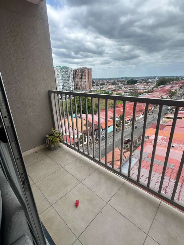 Modern tiled bathroom with walk-in shower and natural ventilation PH Barlovento Don Bosco Panama
