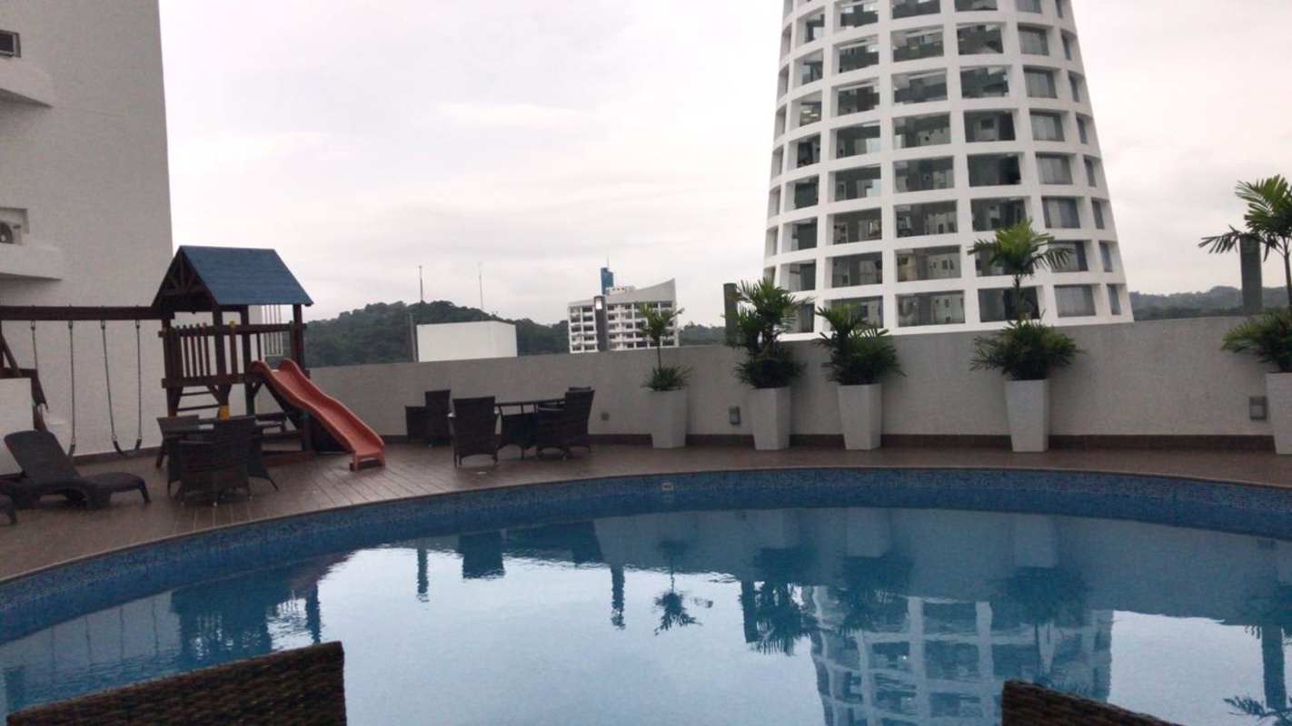 Rooftop outdoor swimming pool, playground, city views, Edison Park Panama