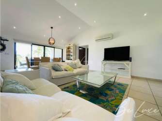 Spacious master bedroom with walk-in closet and golf course views in Vista Mar Panama