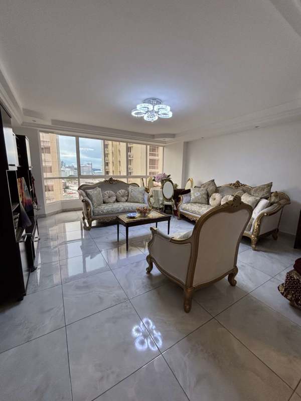 Bright apartment with large windows classic design Obarrio Panama